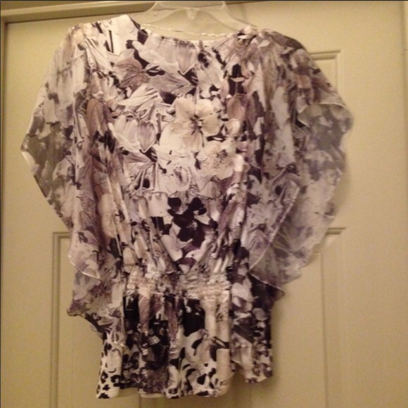 Style & Co Flutter Sleeve Top - Picture 2 of 3